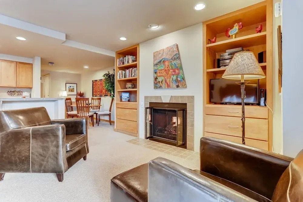 Renovated Studio- Kids Ski Free & On Shuttle Route! Studio Bedroom Condo by RedAwning