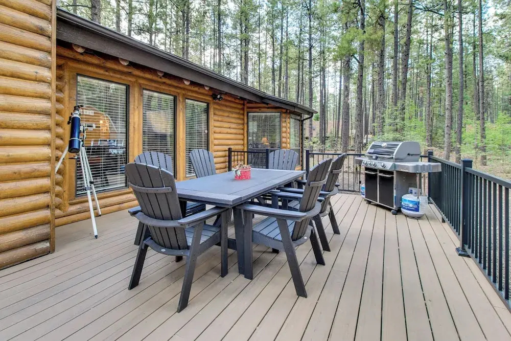 Near Fishing & Hiking: Pinetop Log Cabin w/ Deck!