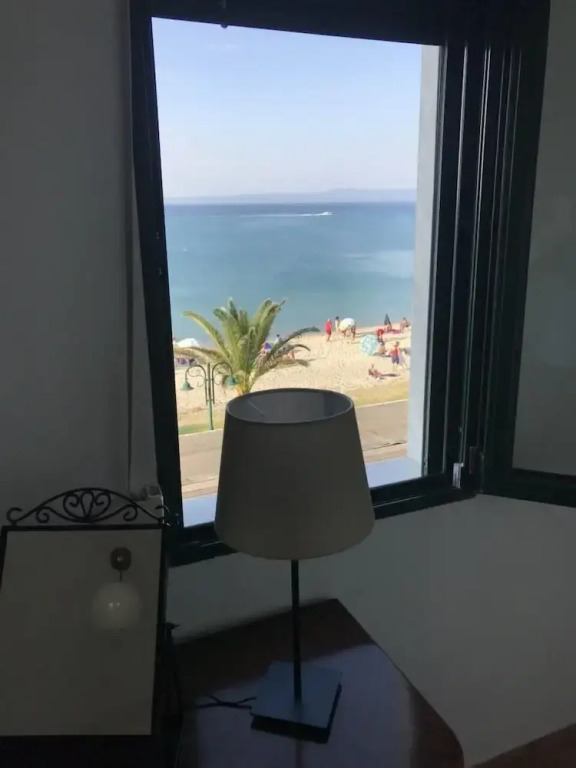 Stunning sea-front maisonette