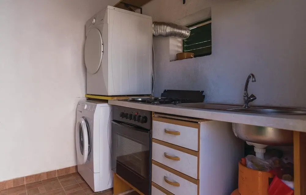 Beautiful Apartment in Brodarica With Wifi and 3 Bedrooms