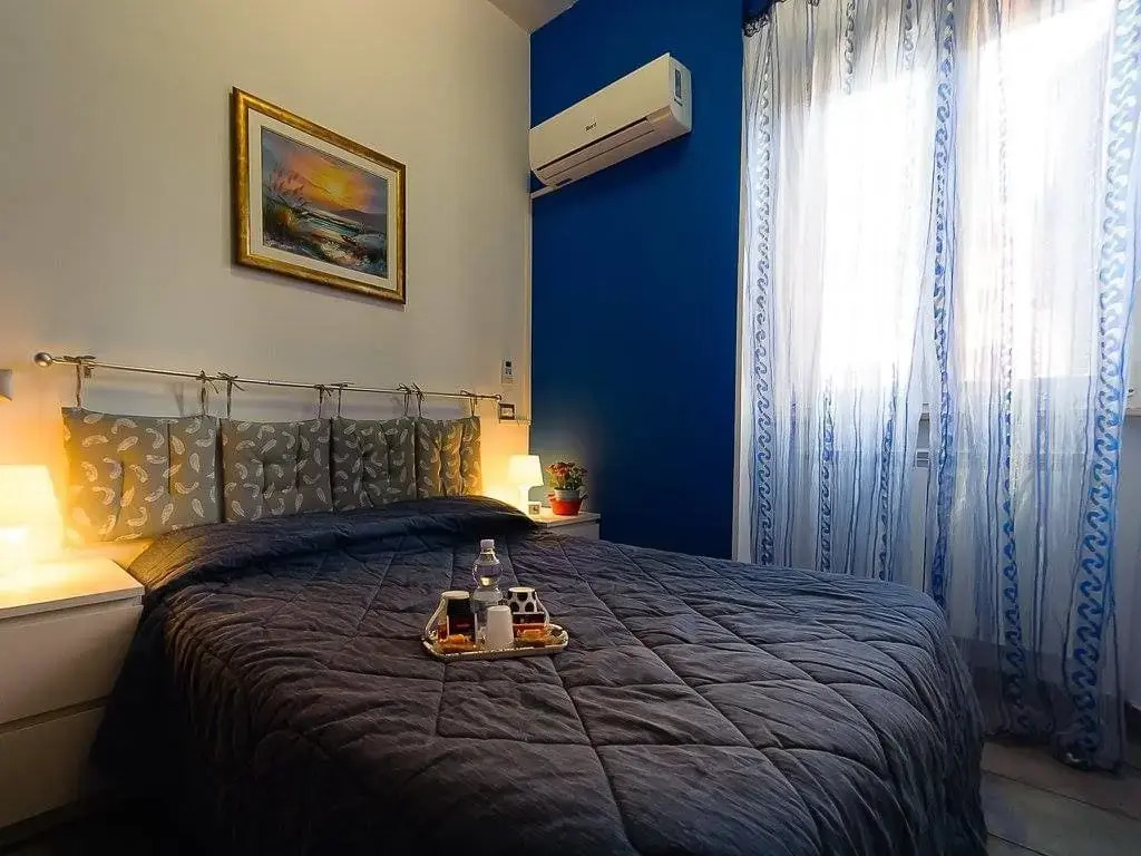Adriatic Room 50m dalla stazione Ferroviaria di Ciampino e dalla navetta aeroportuale