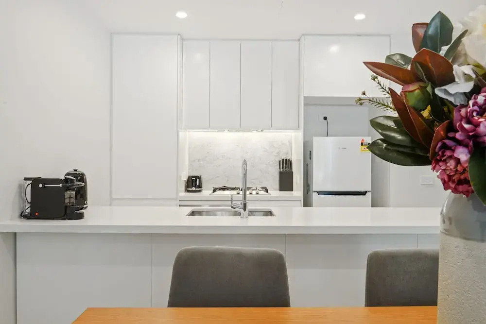 HomeHotel-New & Walking to Shopping, Super Clean