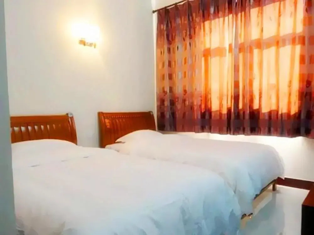 Longmen Hengtong Motel