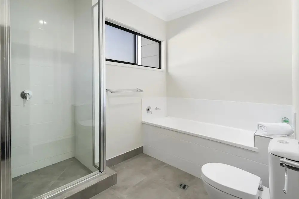 DAYDREAM Spcaious & Comfortable with Water Views