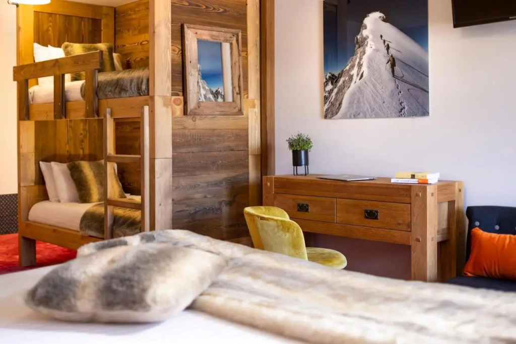 Hotel Ski Lodge