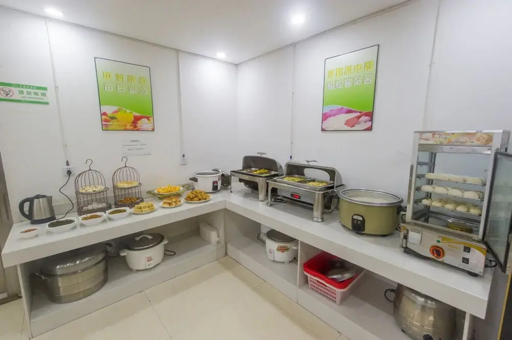 Qingpishu Hotel （Guilin West City Road,Walking street ）
