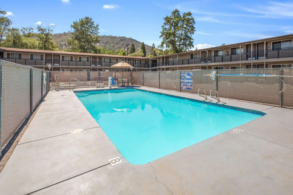 Econo Lodge Inn & Suites Yreka