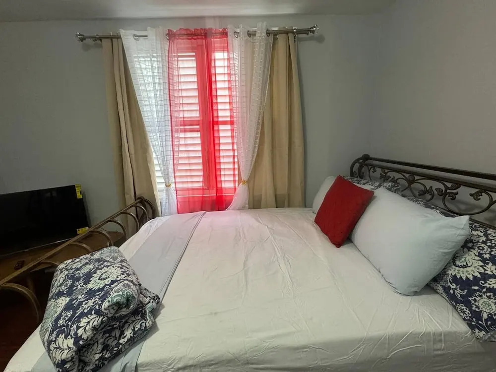Huge 3 Bedrooms Apt 15 Minutes to NY City