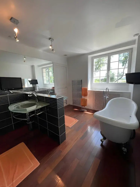 Estate in Saint-pavace Near Le Mans Circuit
