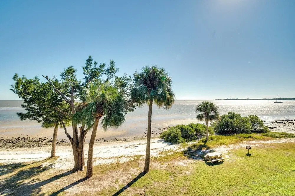 Cedar Key Condo w/ Balcony & Gulf Views!