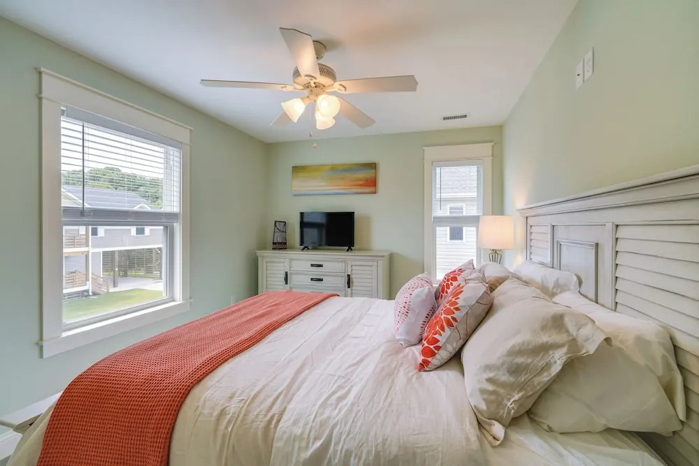 Kill Devil Hills Retreat w/ Gas Grill & Deck!