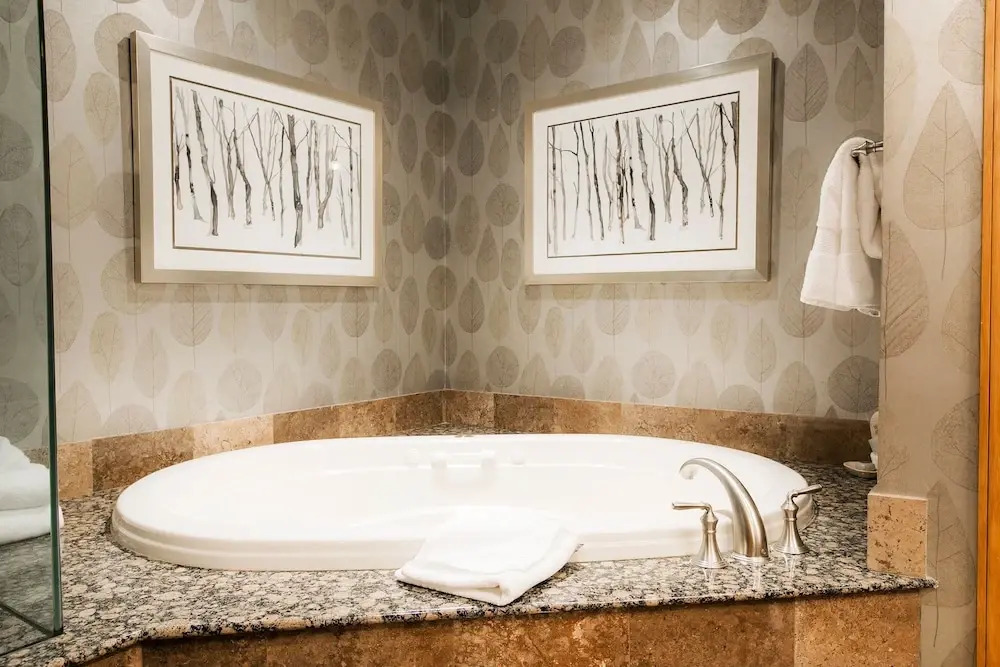 Premium Luxury One Bedroom with Hot Tub