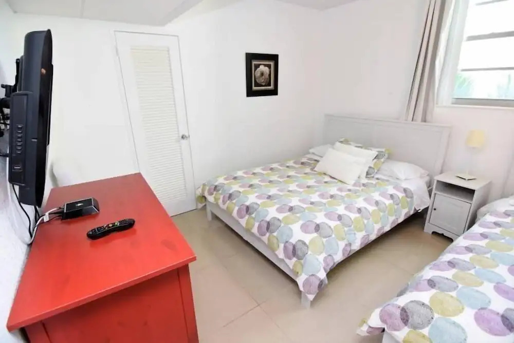 Hallandale Condo, Partial Ocean View Direct Beach and Pool Access Hollywood Beach