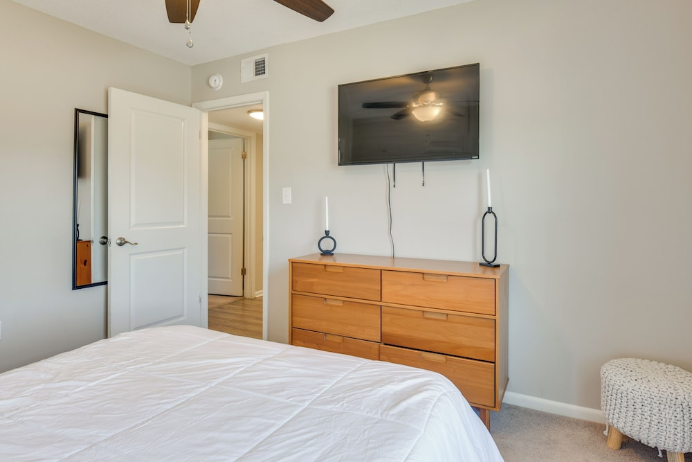 Spacious Fort Walton Beach Home ~ 2 Mi to Beach!