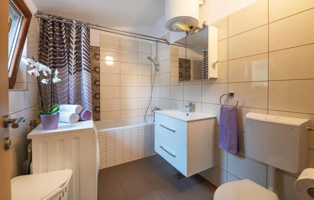 Awesome Home in Vodnjan With Wifi and 2 Bedrooms