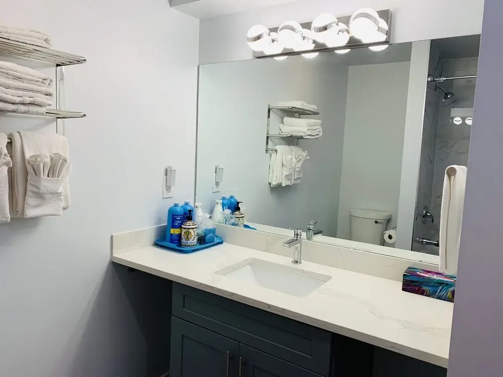 A Lovely Studio with Full Kitchen & AC