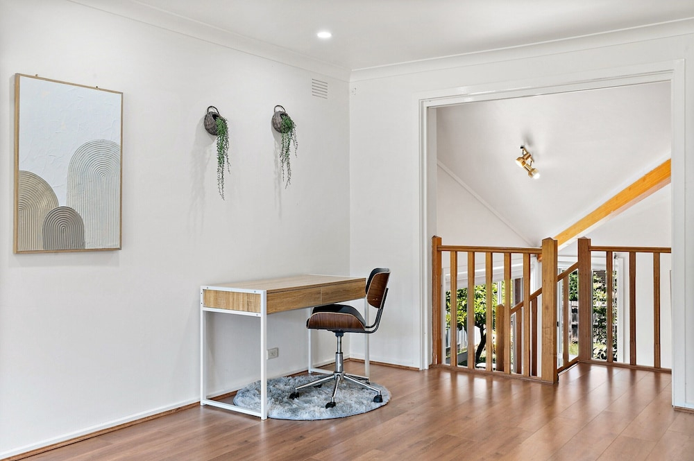 Spacious 4-bed House With Garden in Doncaster