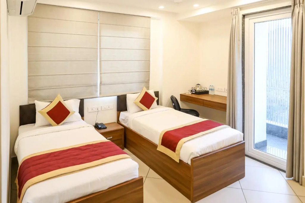 FabHotel La Paz Stay B&B