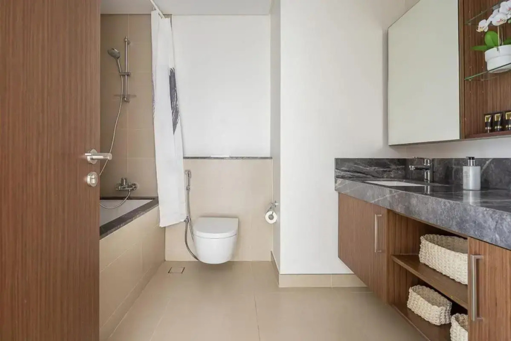 Frank Porter - 5242 Emaar T1