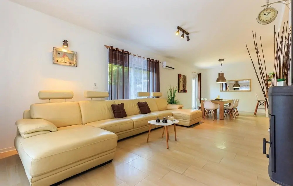 Awesome Home in Selce With Wifi and 4 Bedrooms
