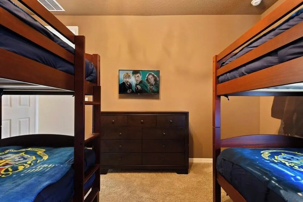 8950CBD Amazing 9BR Lakeview Villa in Solara