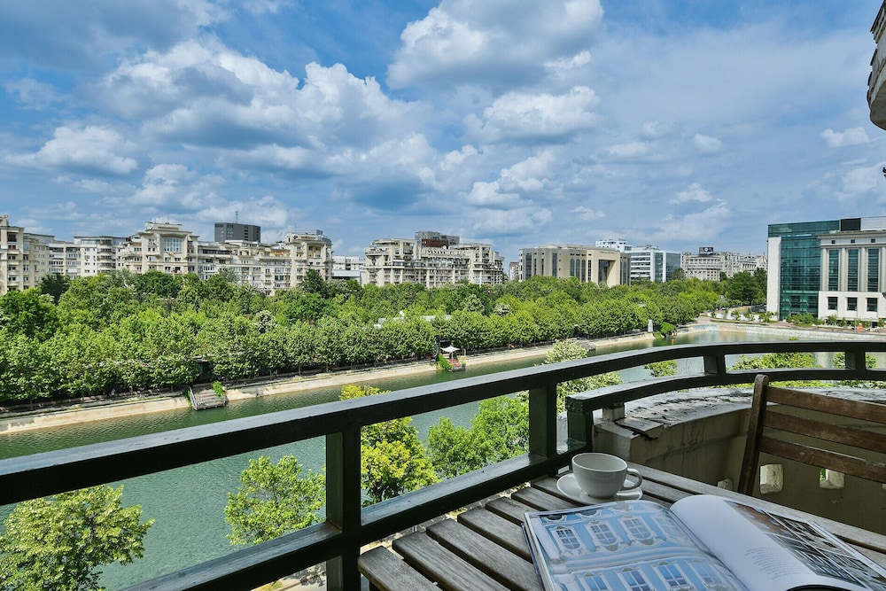 New Unirii Center Apartments by Olala Homes