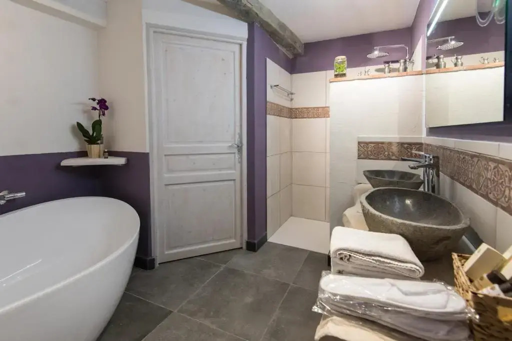 LE MAS DES COLOMBES Chambres dhôtes B&B & SPA