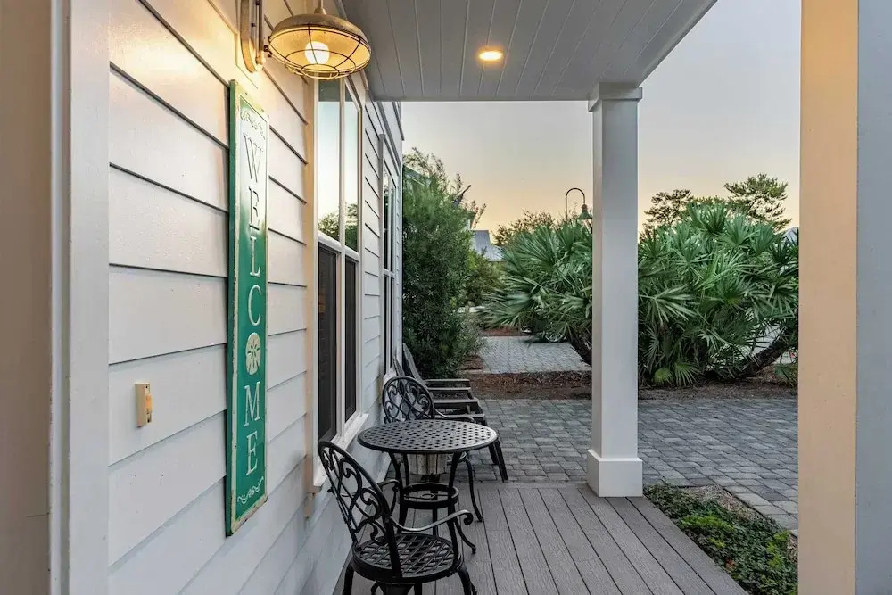 Gulf Coast Gem by Avantstay 3 Blocks to Beach & Town Plaza Community Pool