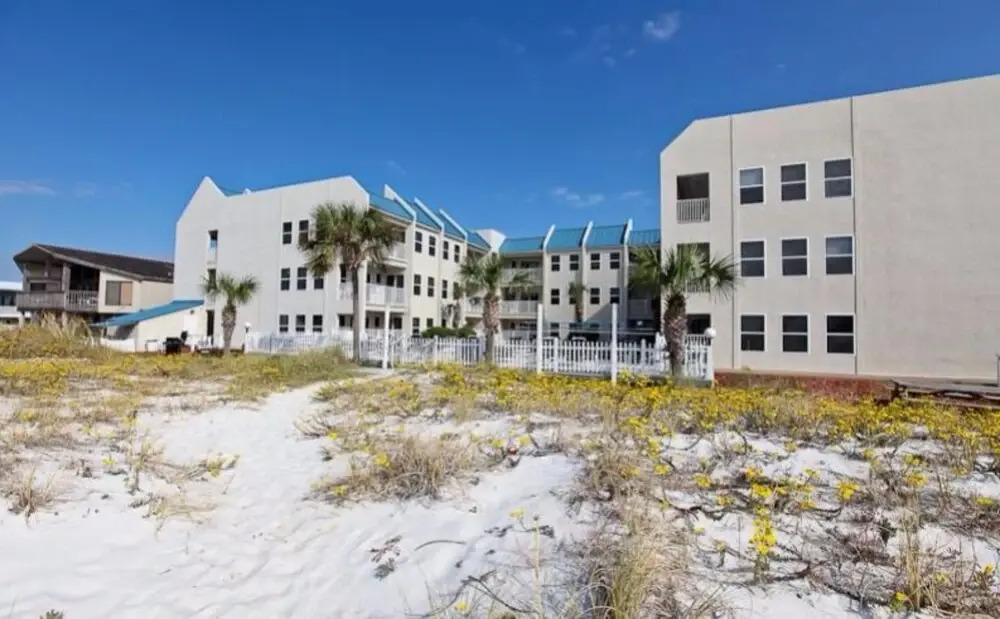 Poolside Villas by Holiday Isle