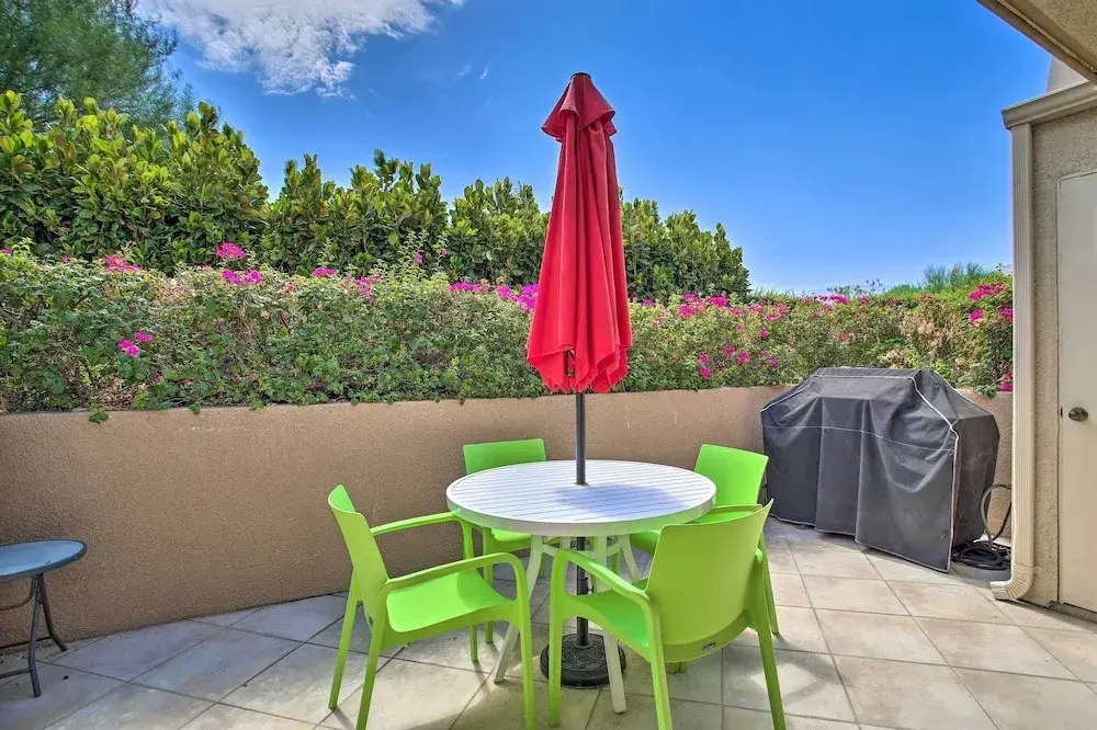 Palm Springs Retreat w/ Pool Access, Near Downtown
