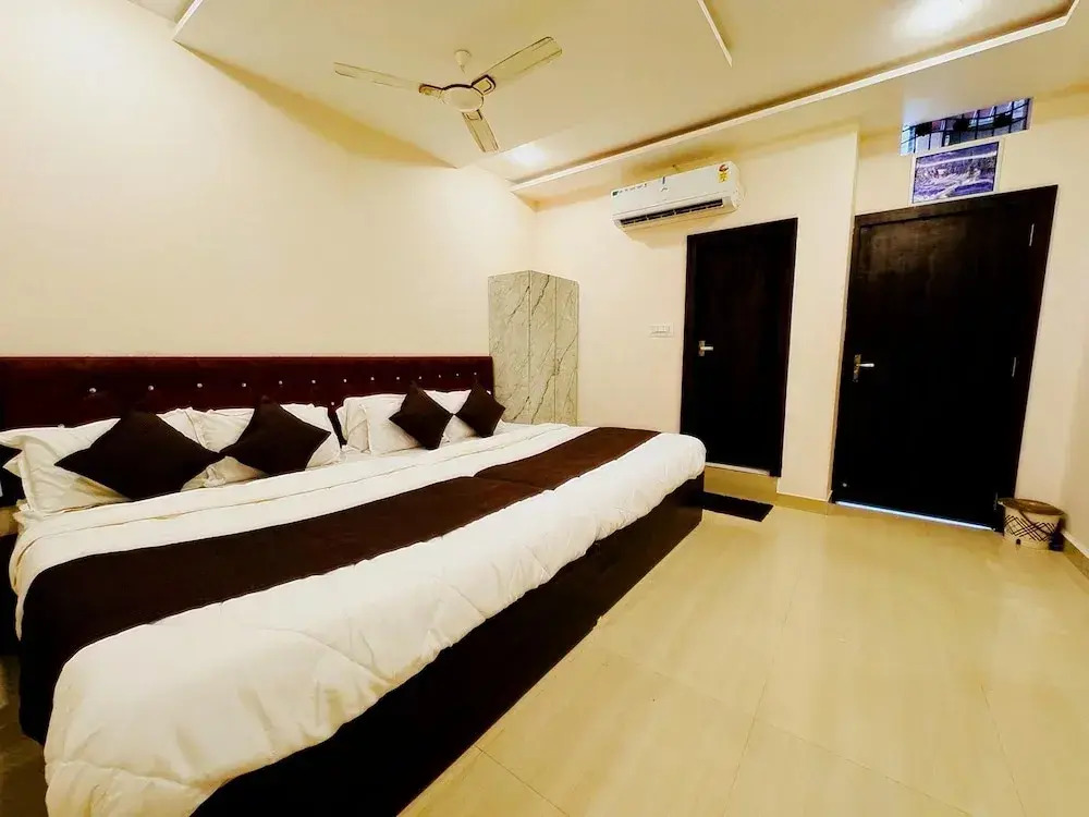 Hotel Hariom Palace