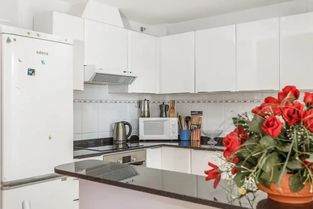 Gorgeous 2-bed Apartment Near the Beach