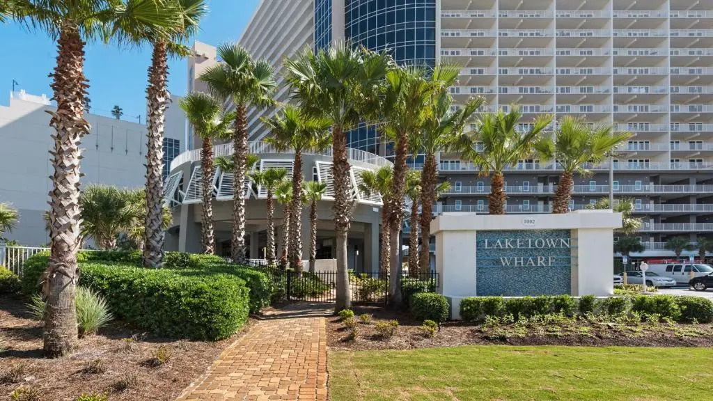 11 TH FLOOR In Laketown Wharf 1 BD, 2 Bathroom with Amazing Amenities, 1114!