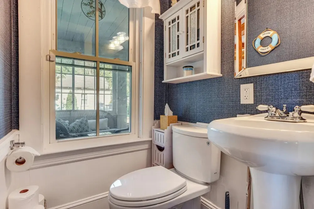 Hot Tub & Fireplace: Coastal Getaway in Maine