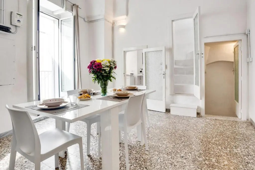 Mirror House Lovely Apartment