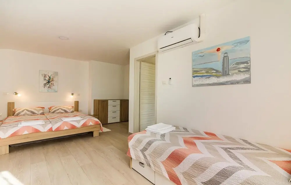 Stunning Home in Pula With Wifi and 6 Bedrooms
