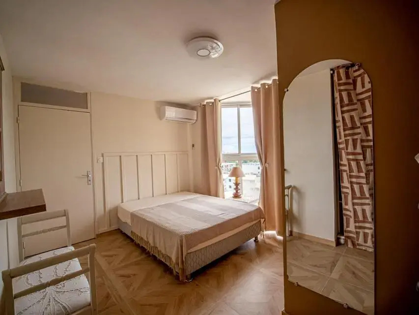 T3 - L' Anaxa - 65m² - champ fleuri, 2 chambres.