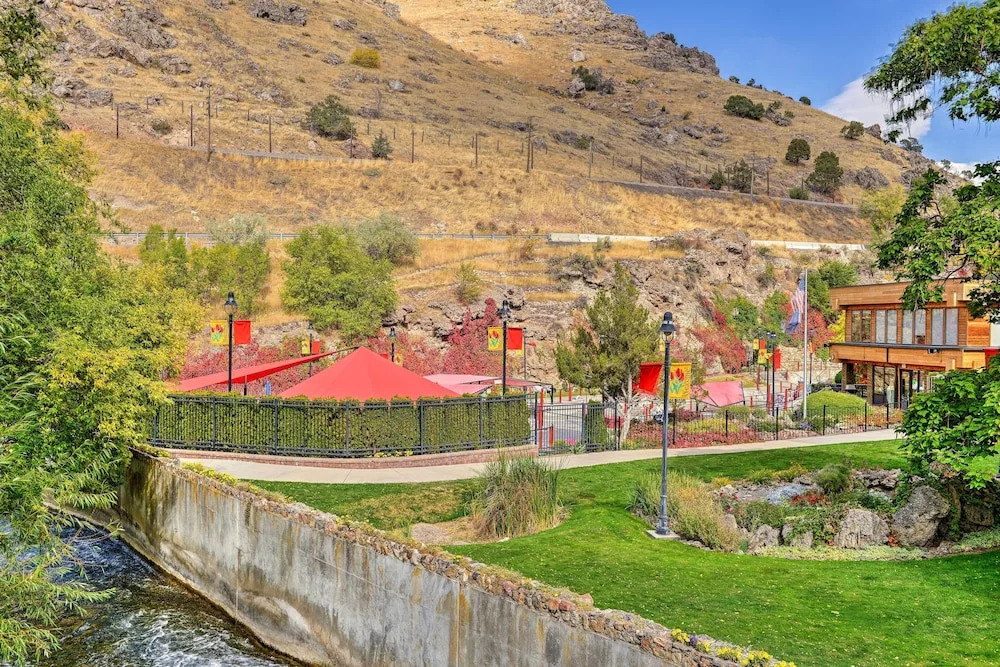 Lava Hot Springs Studio w/ Views, Walk to River