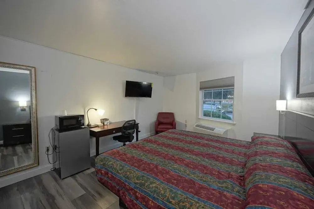 Greenwoods Inn & Suites