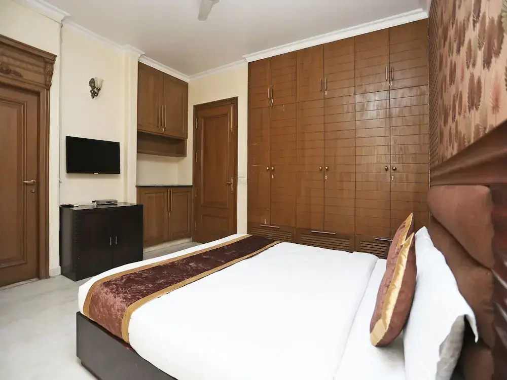 The Red Orchid By OYO Rooms