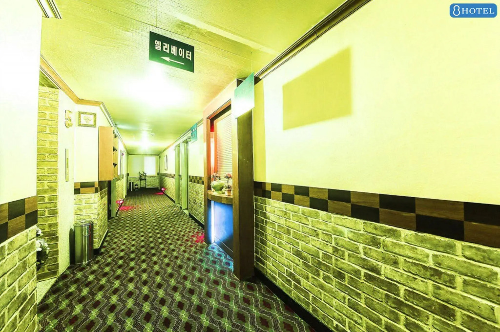 8 Motel