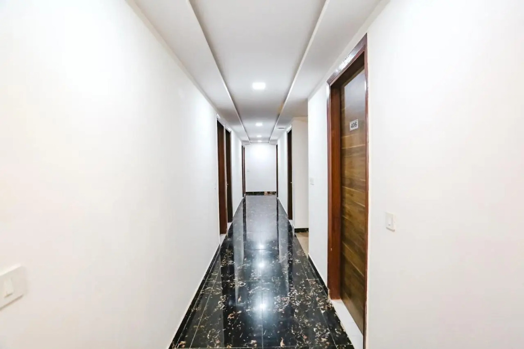 FabHotel New Silver Crown