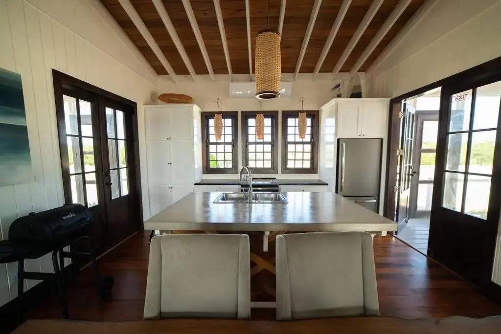 Athena's Mahogany House by the Bay 4 Bedroom/2 Bathroom