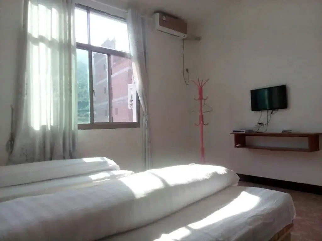 Wuyuan Jiangling Huatian Hostel