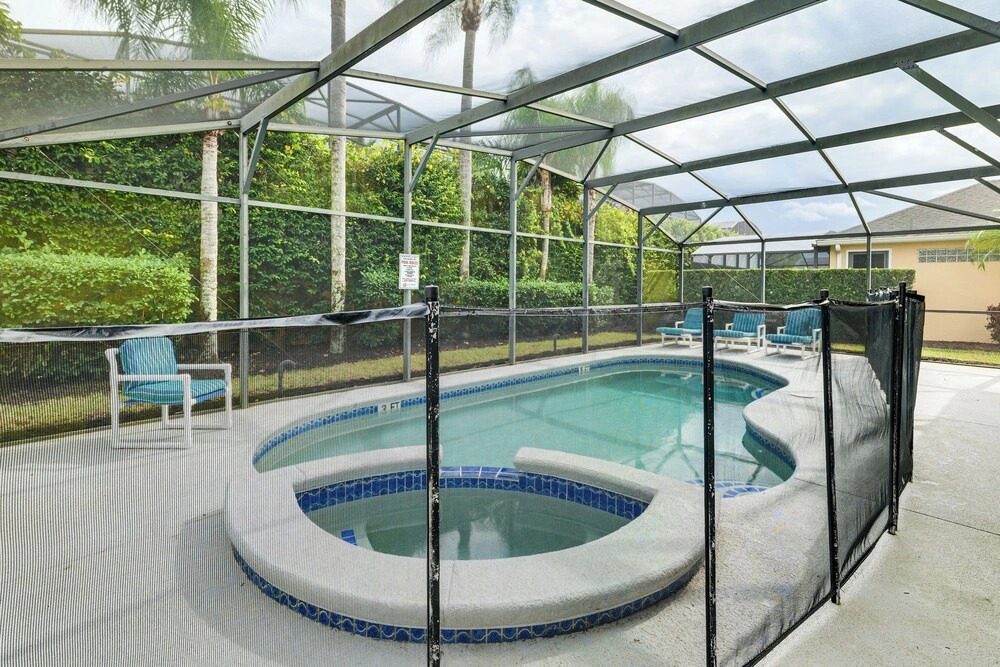11 Mi to Disney! Family Haven w/ Poolside Oasis