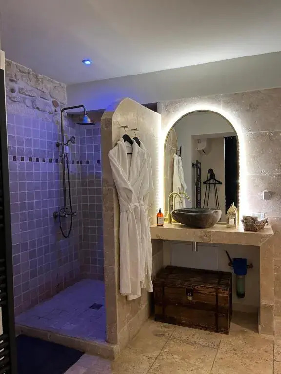L'EXCELLENCE AVIGNON - Suite LUXE SAUNA, HAMMAM & JACCUZZI