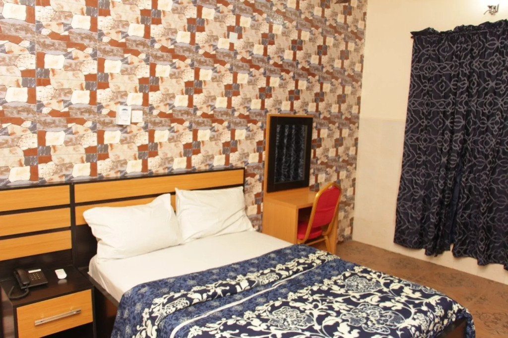 Pedallo Luxury Inn Ltd