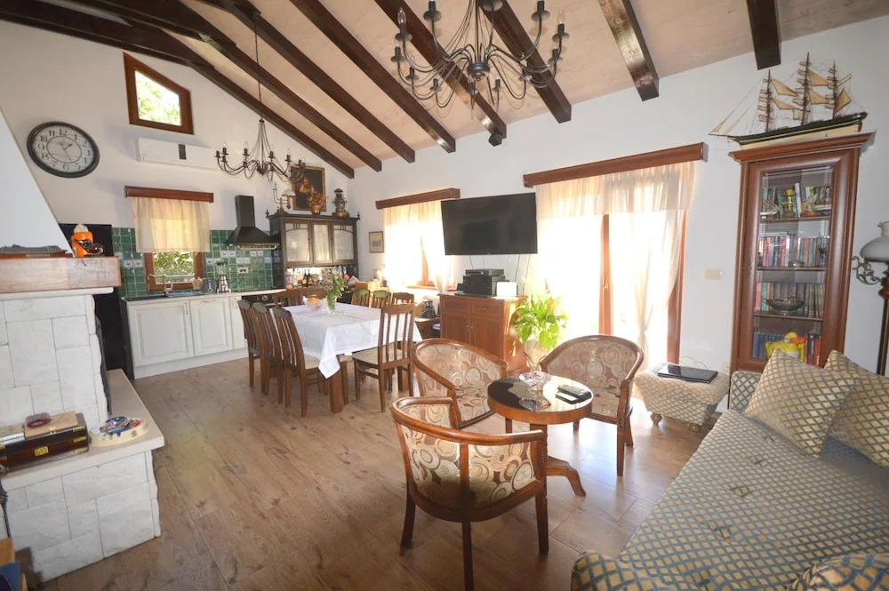 Lazzaro Apartments