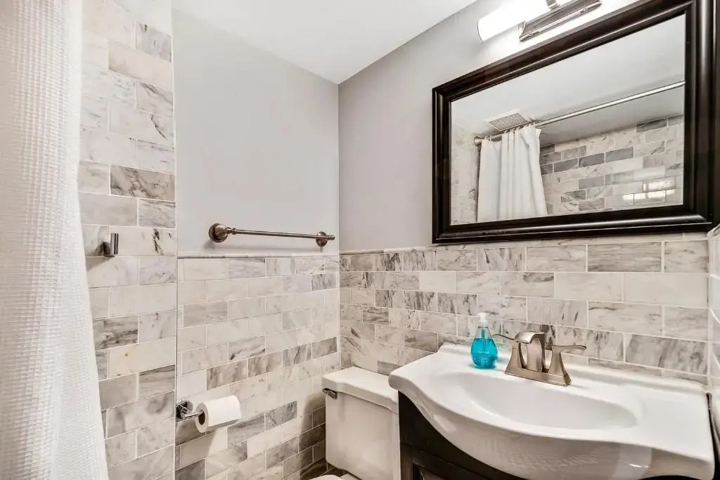 Elevator Newly Renovated Rittenhouse Square 1BR W/D, 3 Blocks to Park!
