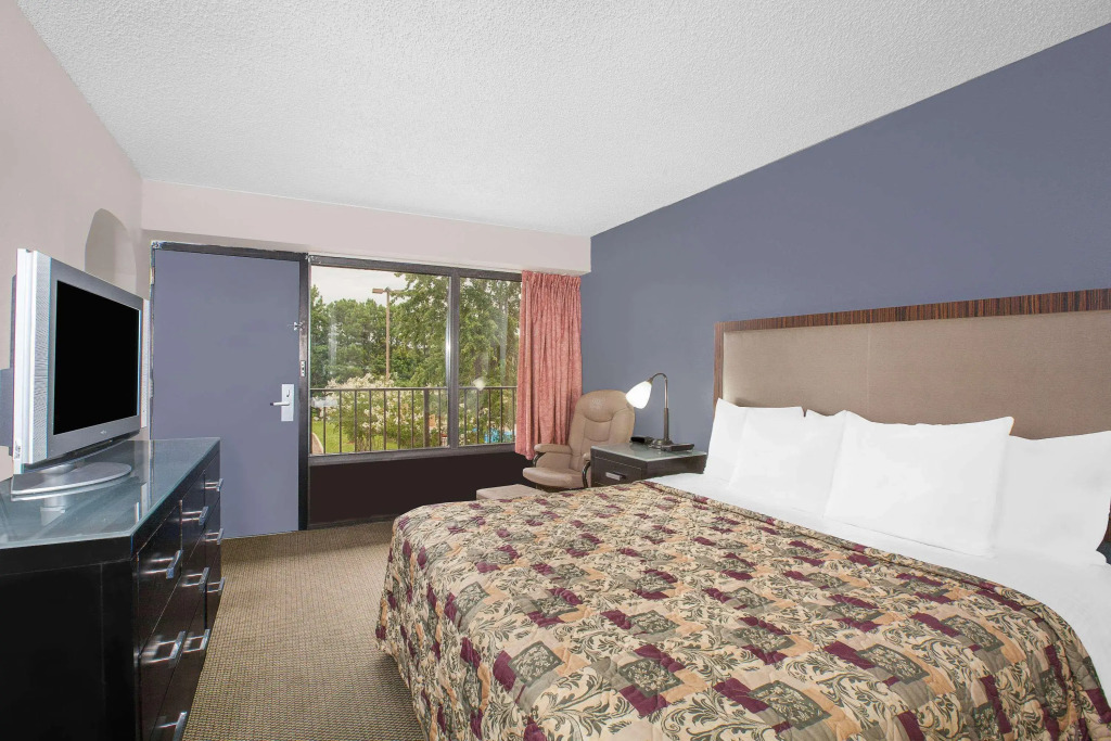 Days Inn by Wyndham Benton